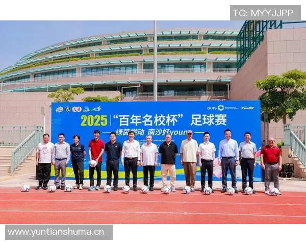 中国足球明星在绿茵场上展现风采与激情的真实故事